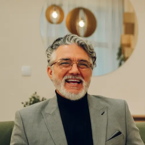 avatar cheerful mature client is solving problems with 2026 01 09 08 42 46 utc.webp